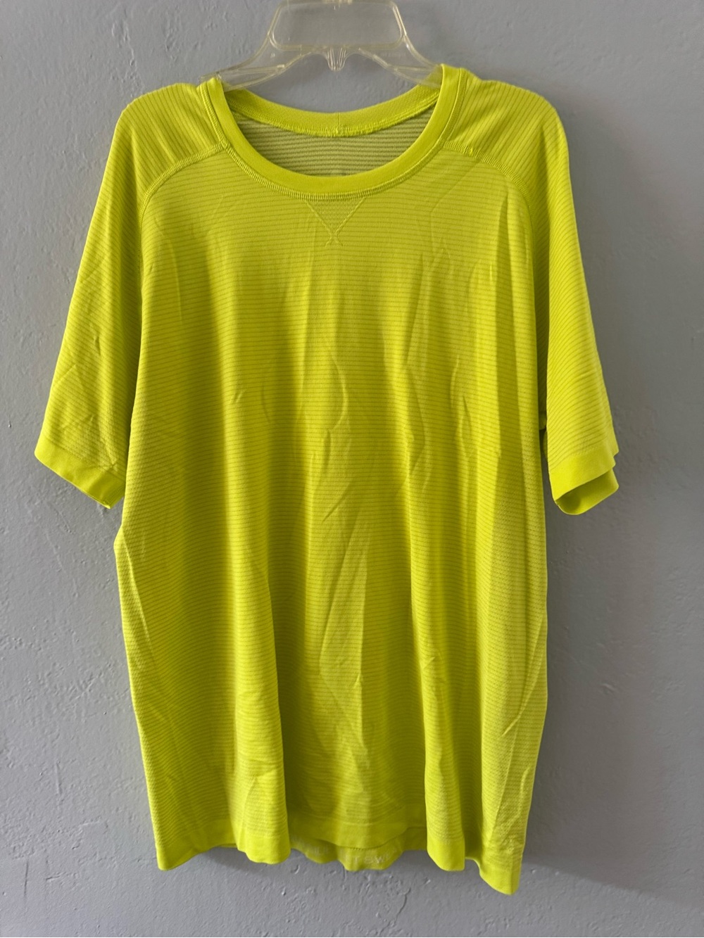 Lululemon Men's Metal Vent Tech short-sleeve workout shirt Yellow Small